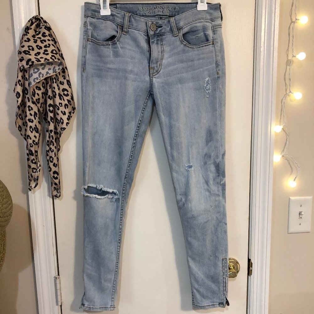 American Eagle Light Wash Distressed Jeans